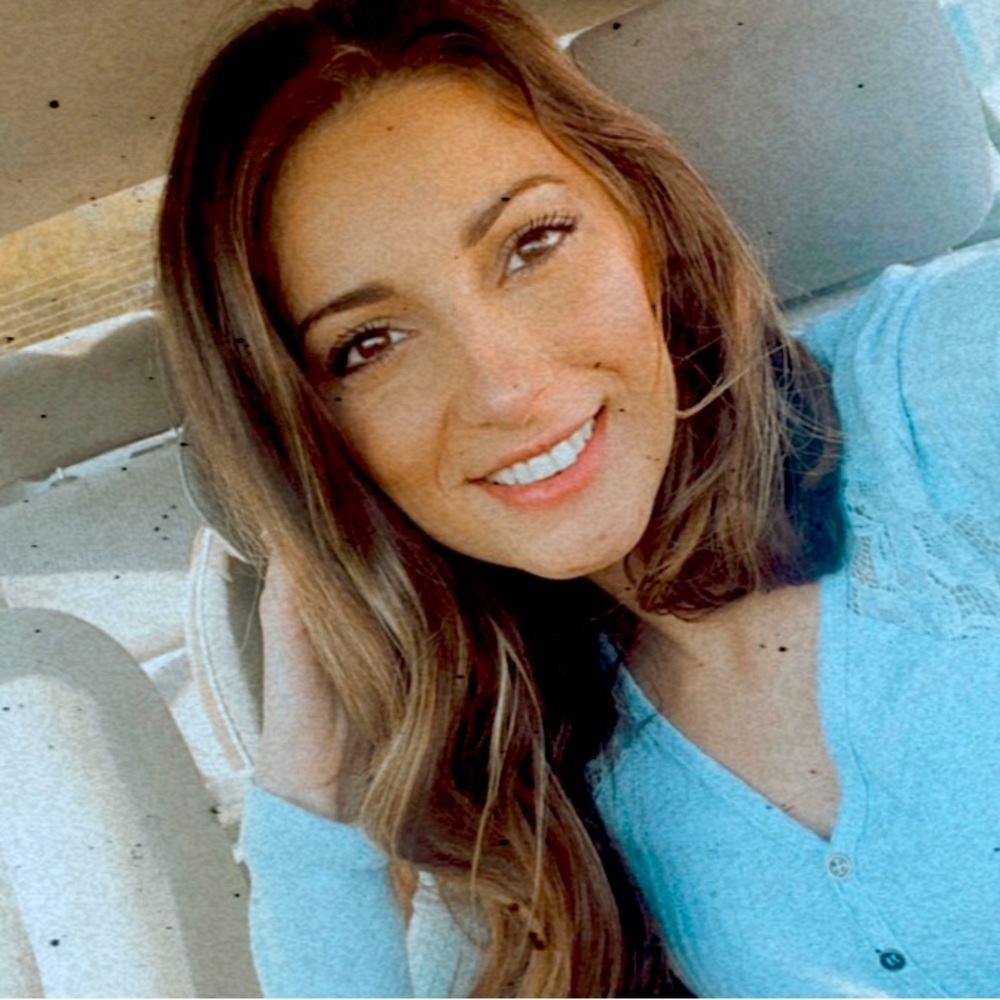 Meet your Posher, Debora